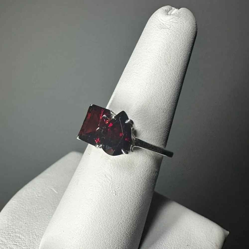 NWOT double faceted, emerald and pear cut garnet ring‎ in sterling silver!